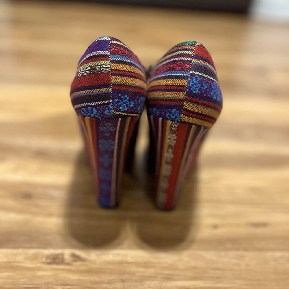 Aztec Patterned Wedge Heels - Picture 5 of 6